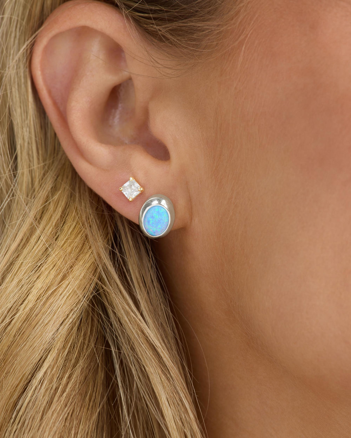 She's a Boss Studs 8mm - Silver|Blue Opal