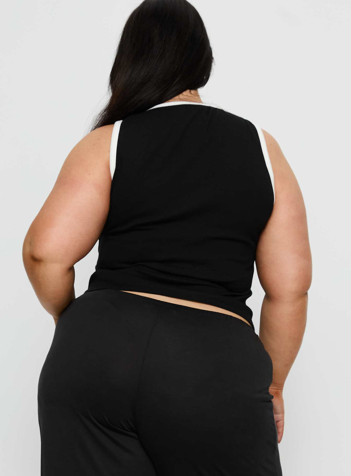 Baseline V Neck Rib Tank Top Black / White Curve