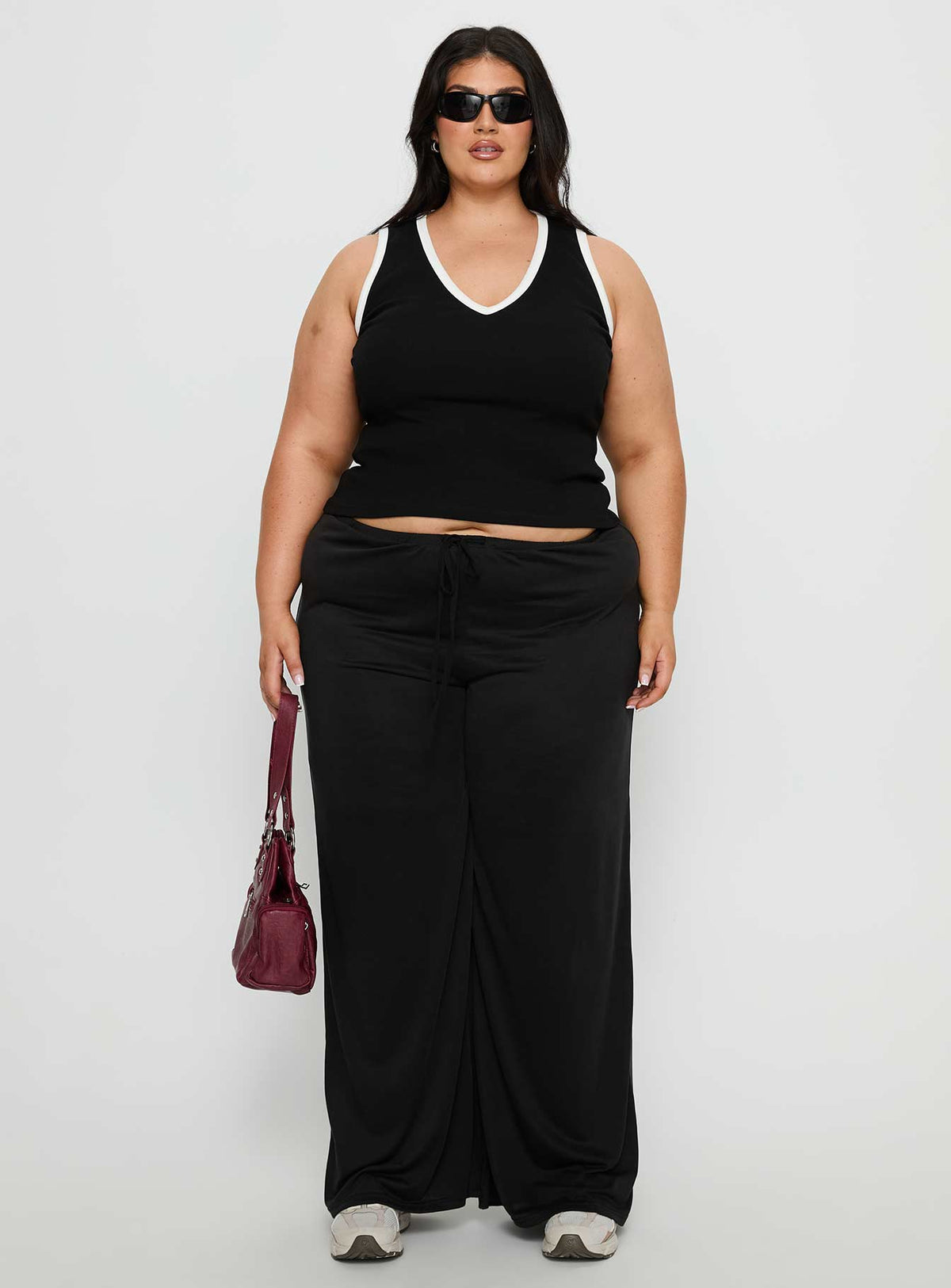 Baseline V Neck Rib Tank Top Black / White Curve