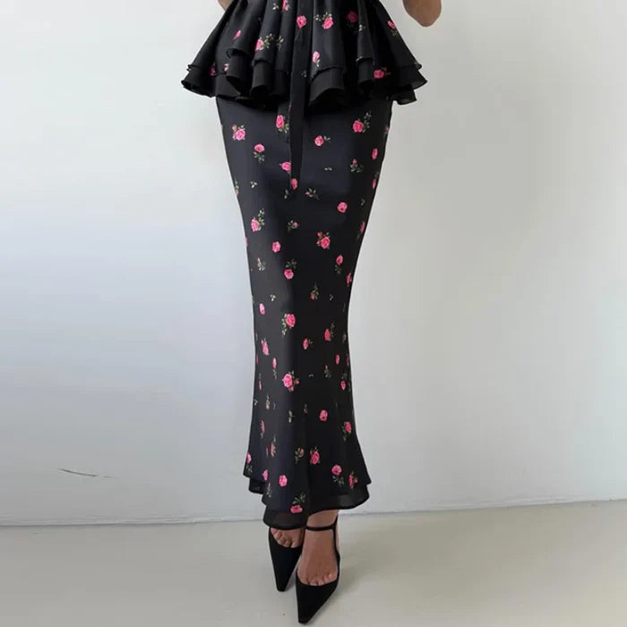 Only black skirt / M