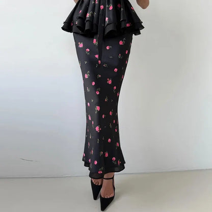 Only black skirt / M