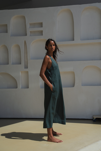 Woman wearing Lilly Pilly LP-D018 Iris Linen Dress Forest by Lilly Pilly, shop Lilly Pilly at Dotique.