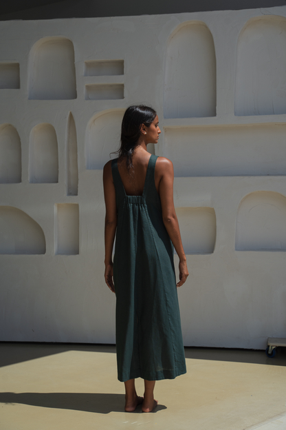 Model wearing Lilly Pilly LP-D018 Iris Linen Dress Forest by Lilly Pilly, shop Lilly Pilly at Dotique online.