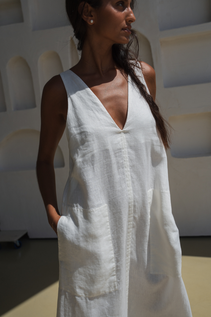Model wearing Lilly Pilly LP-D018 Iris Linen Dress Ivory by Lilly Pilly, shop Lilly Pilly at Dotique for elegant linen dresses.